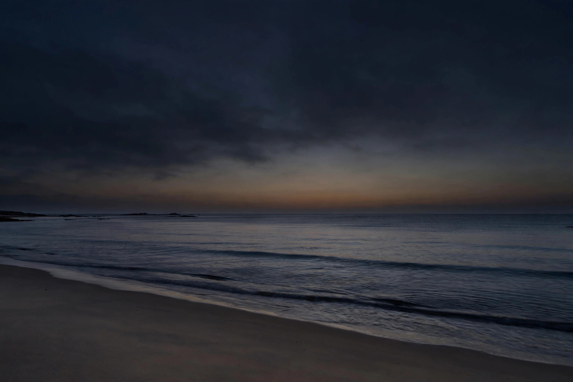 Senja di pantai